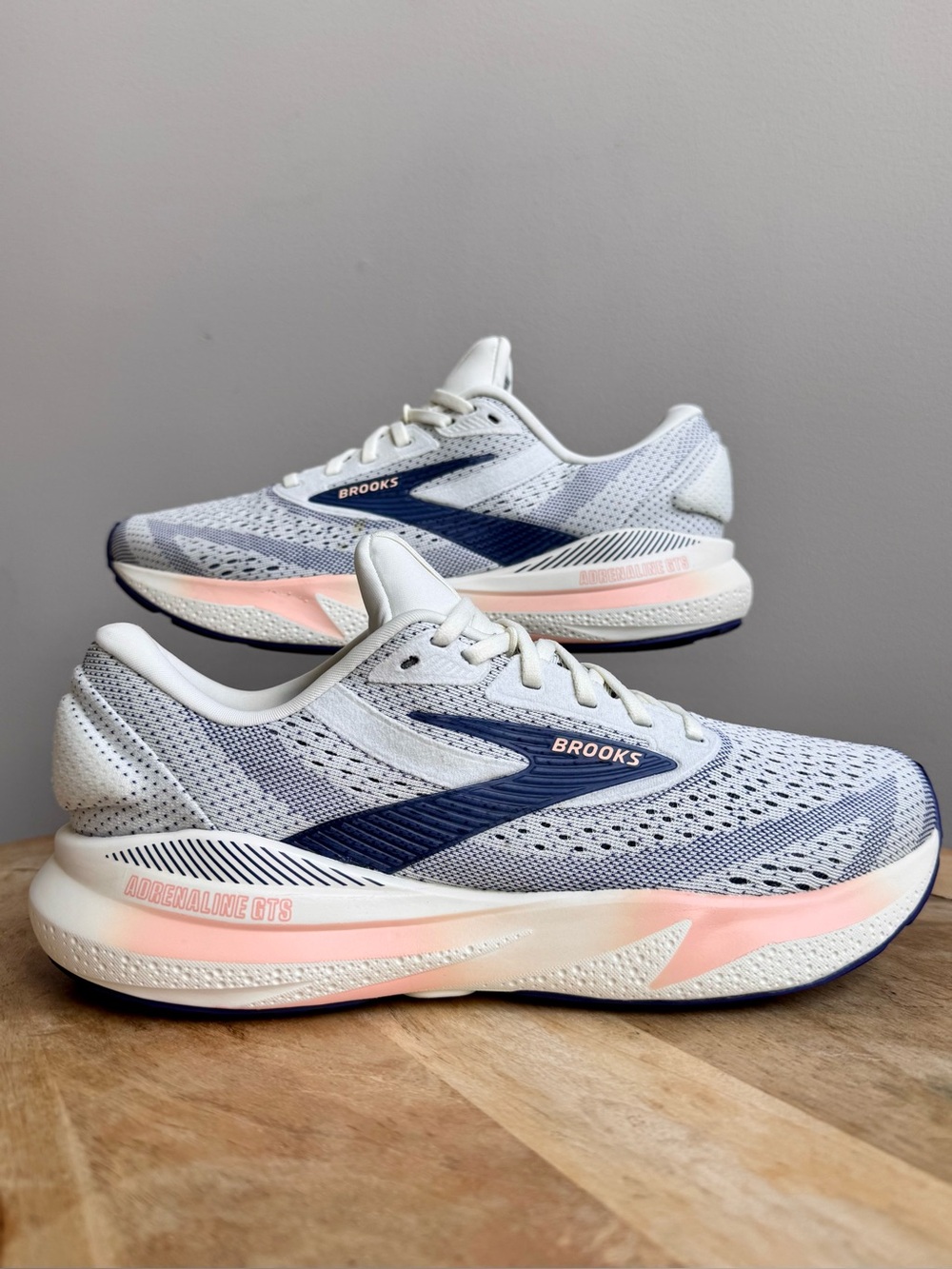 Brooks Adrenaline GTS 24 Women's Running Shoes Gray Blue Peach Size 8 Gym